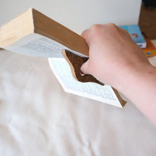 La littéraire - Bague de lecture en bois personnalisée