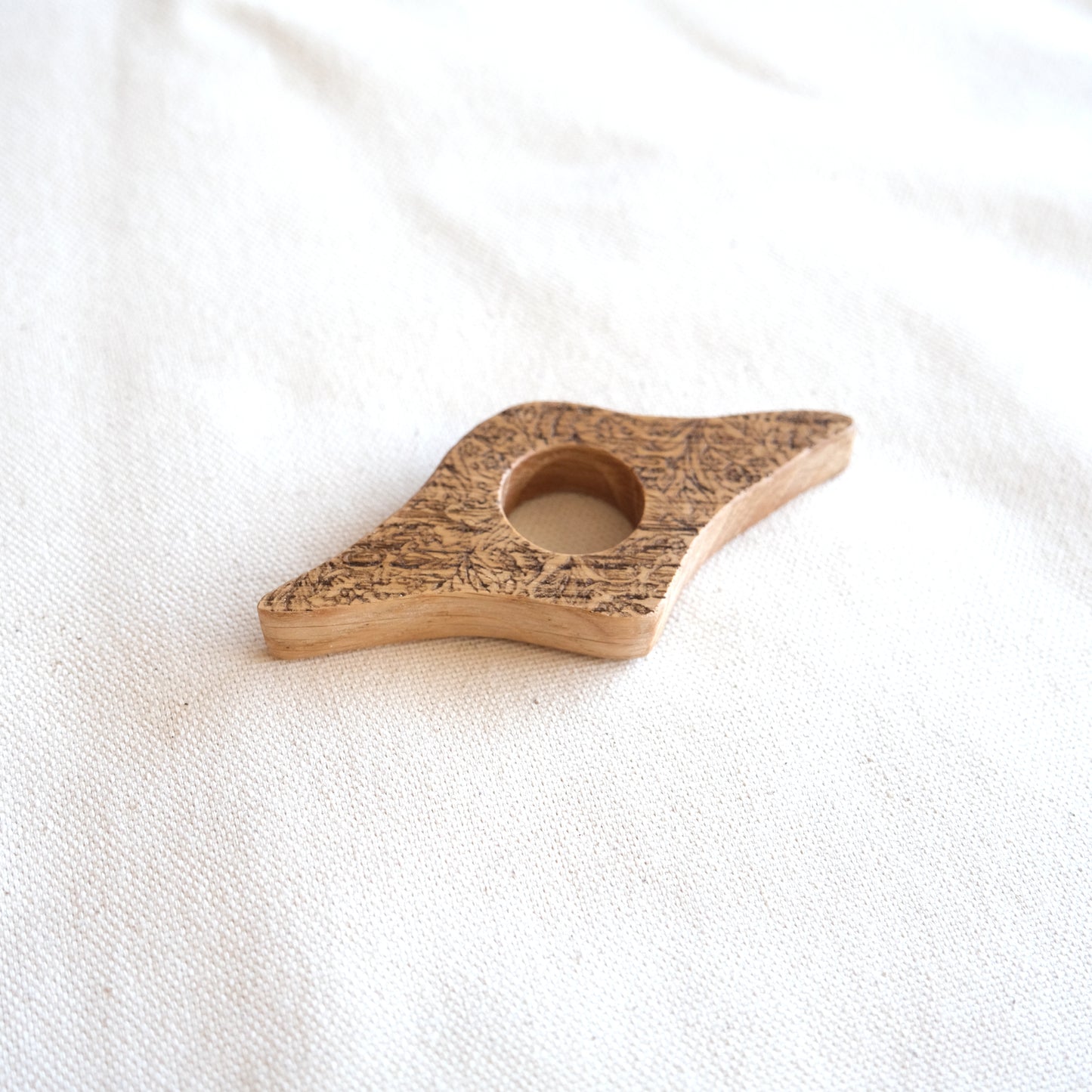 La littéraire - Bague de lecture en bois personnalisée