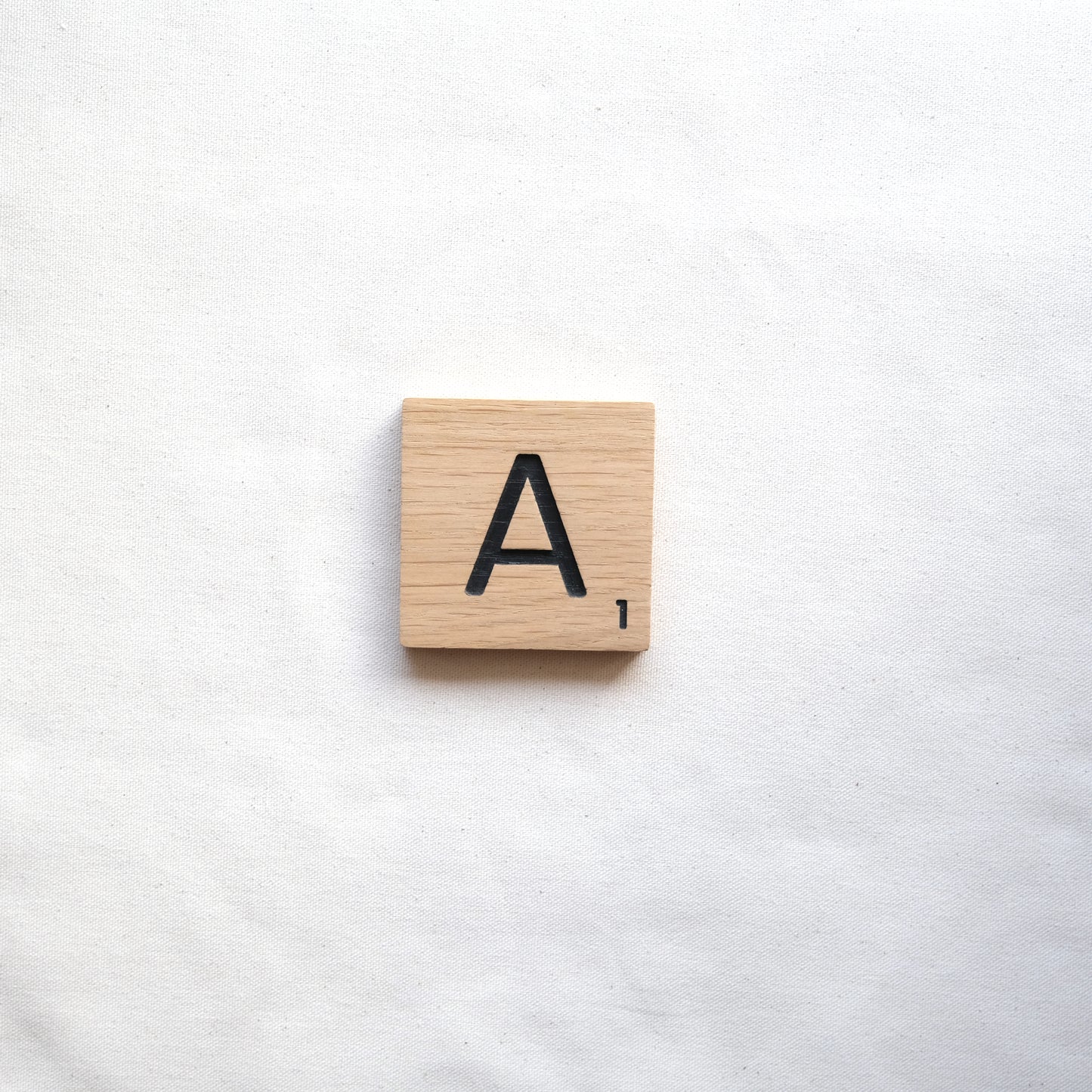 L'Anagrammeuse - Grande lettre de scrabble en chêne massif