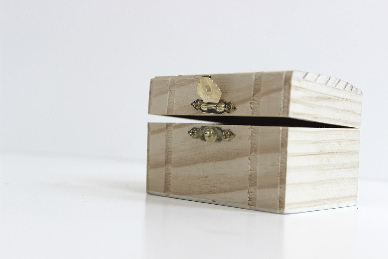 Comment peindre et décorer une boite ou un écrin en bois