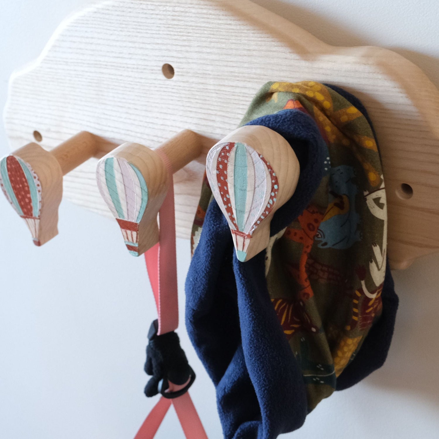Patères en bois artisanales