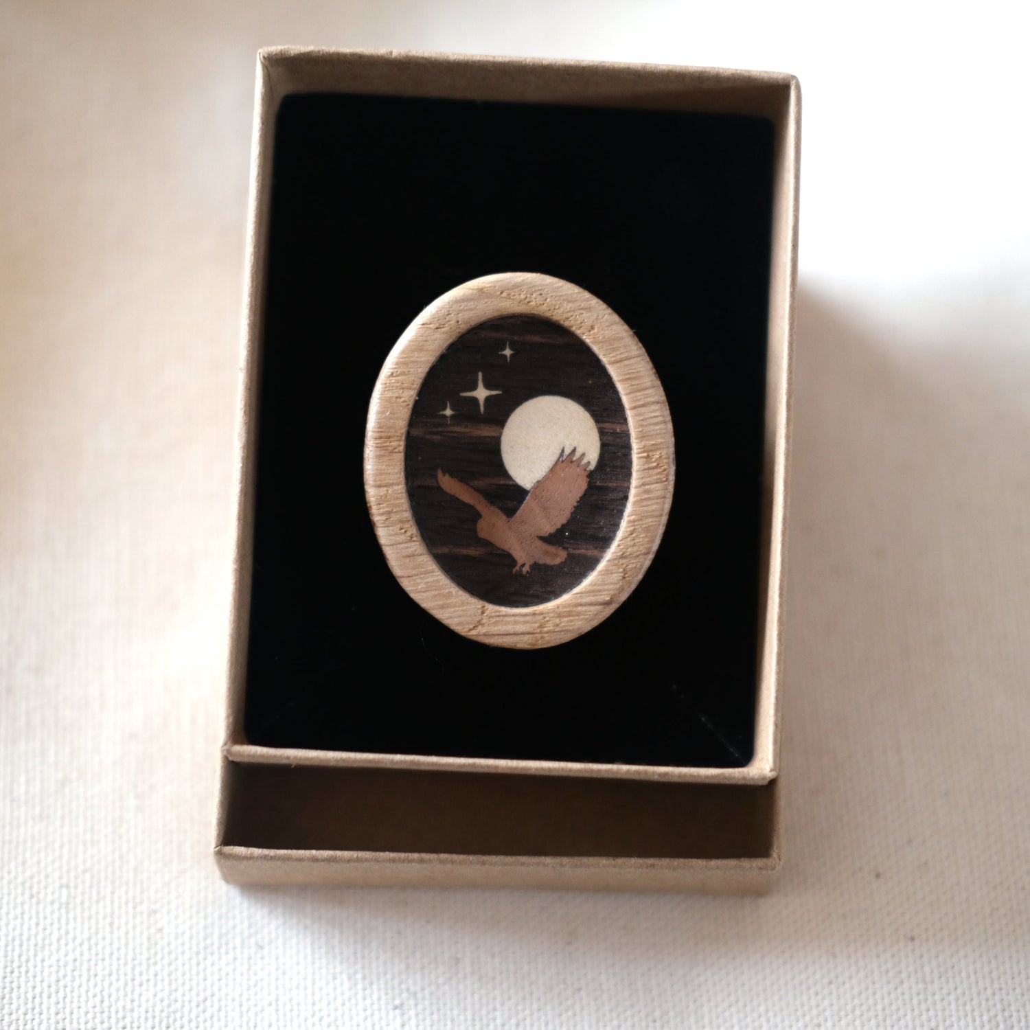 Broches en bois massif