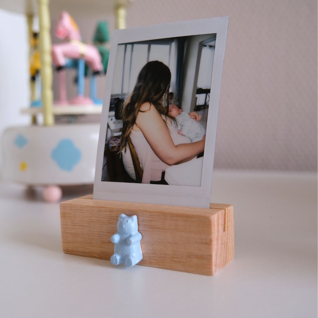 Support photo en bois (instax, photo, faire-part...) avec décoration céramique