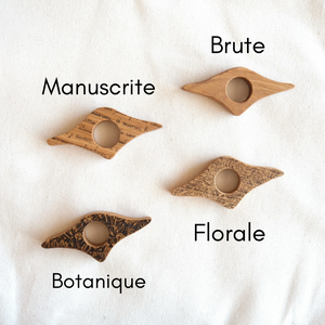La littéraire - Bague de lecture en bois personnalisée