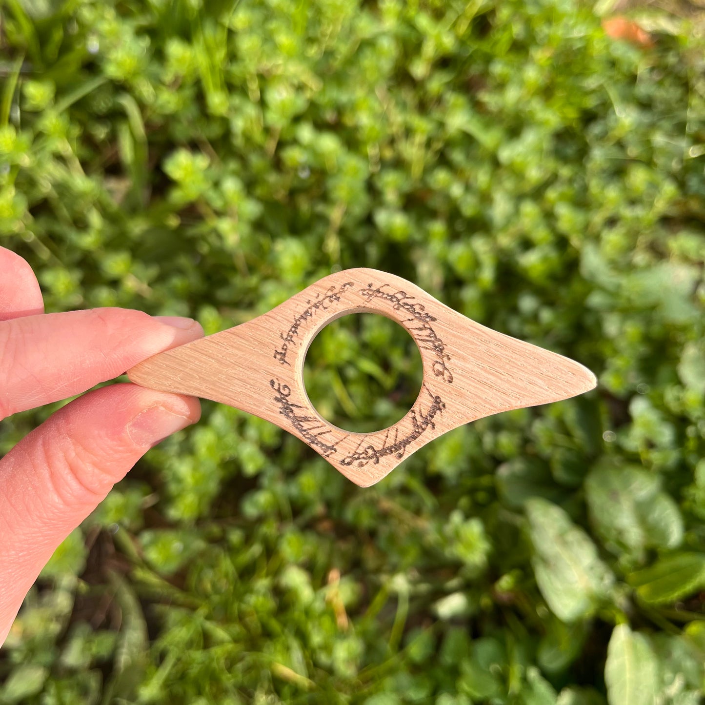 La littéraire - Bague de lecture en bois personnalisée