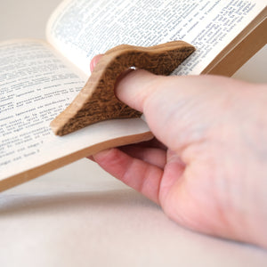 La littéraire - Bague de lecture en bois personnalisée
