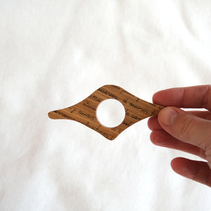 La littéraire - Bague de lecture en bois personnalisée