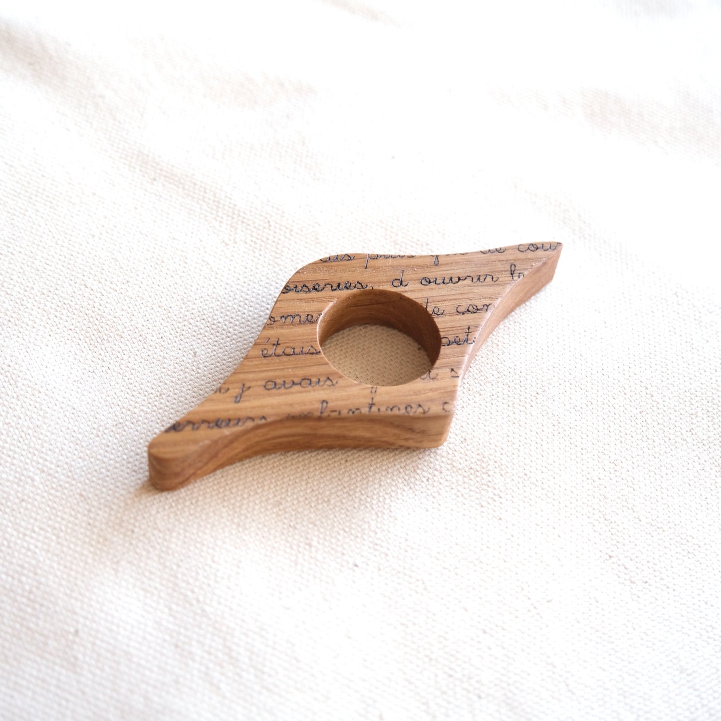 La littéraire - Bague de lecture en bois personnalisée