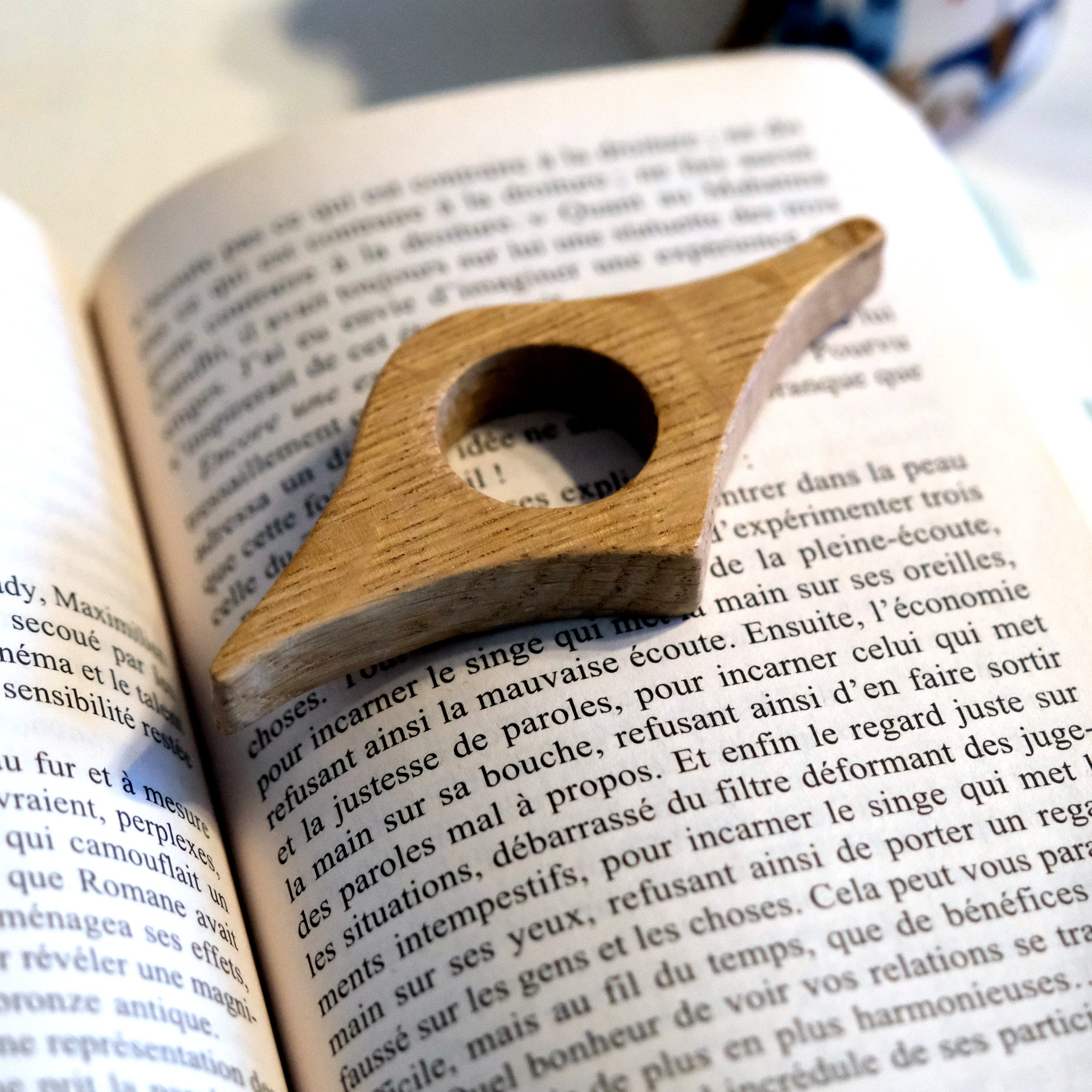 La littéraire - Bague de lecture en bois