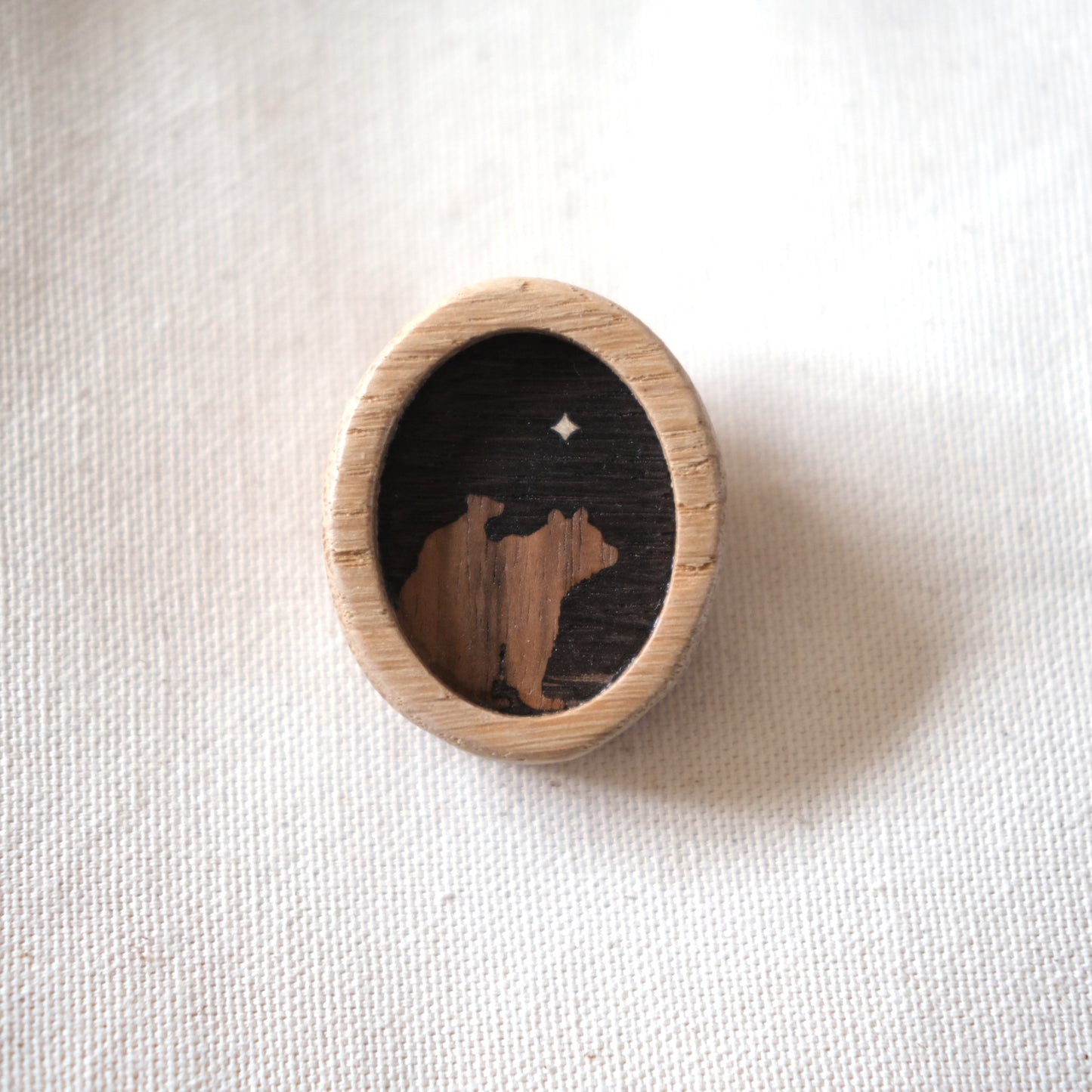 Les Rocheuses - Broche en bois marquetée