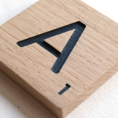L'Anagrammeuse - Grande lettre de scrabble en chêne massif
