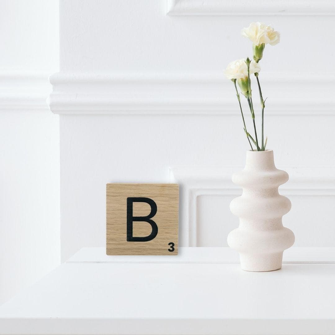 Lettre scrabble en chêne massif décorative - Maderita
